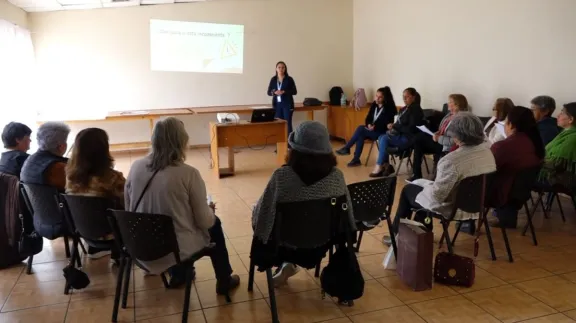 Adultos mayores aprenden primeros auxilios en la comuna de La Serena