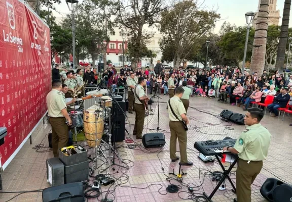 Small Band de Carabineros deleita a los serenenses con exitosas presentaciones