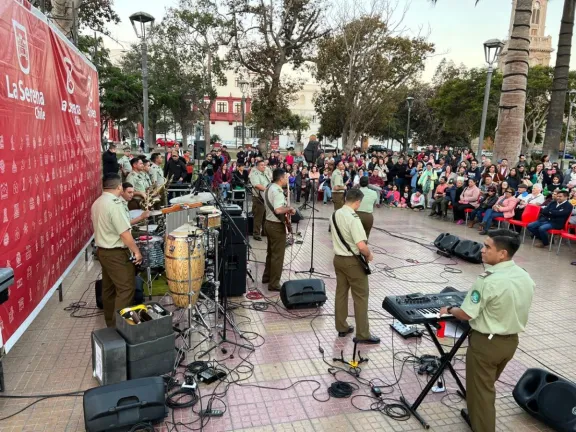 Small Band de Carabineros deleita a los serenenses con exitosas presentaciones