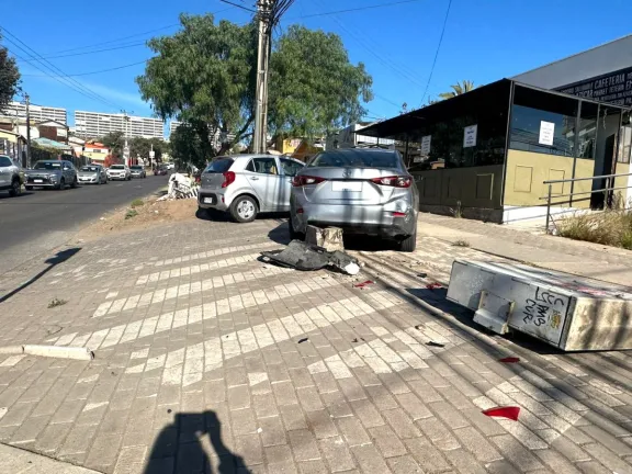 El accidentado café de Ignacio Pinto: Chocan su vehículo que estaba estacionado