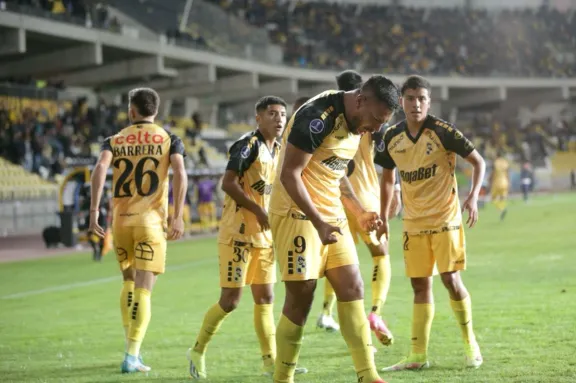 Copa Sudamericana: Coquimbo mete miedo y entra en la lucha del grupo h