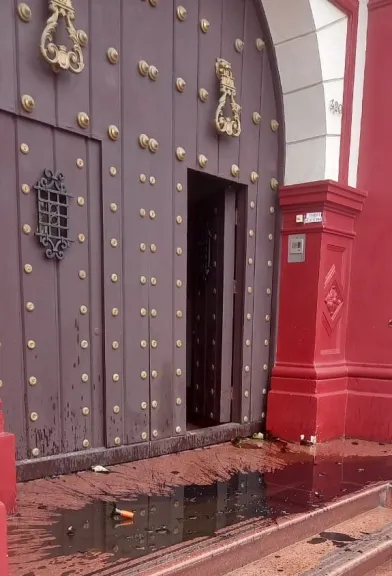 Desconocidos vandalizan frontis del edificio de la Corte de Apelaciones de La Serena