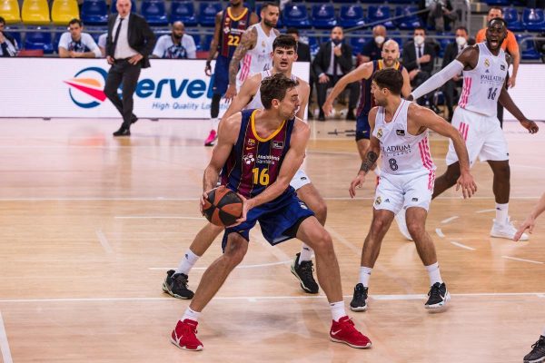 Los tres detalles que deja el debut de Pau Gasol