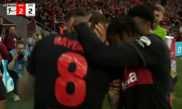 Bayer Leverkusen vuelve a salvar su invicto en el último minuto