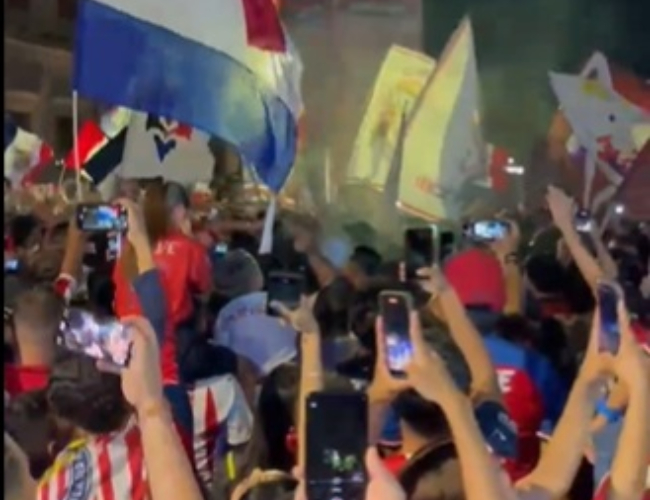 VIDEO | Fanáticos de Chivas armaron una fiesta en la víspera del Clásico Tapatío