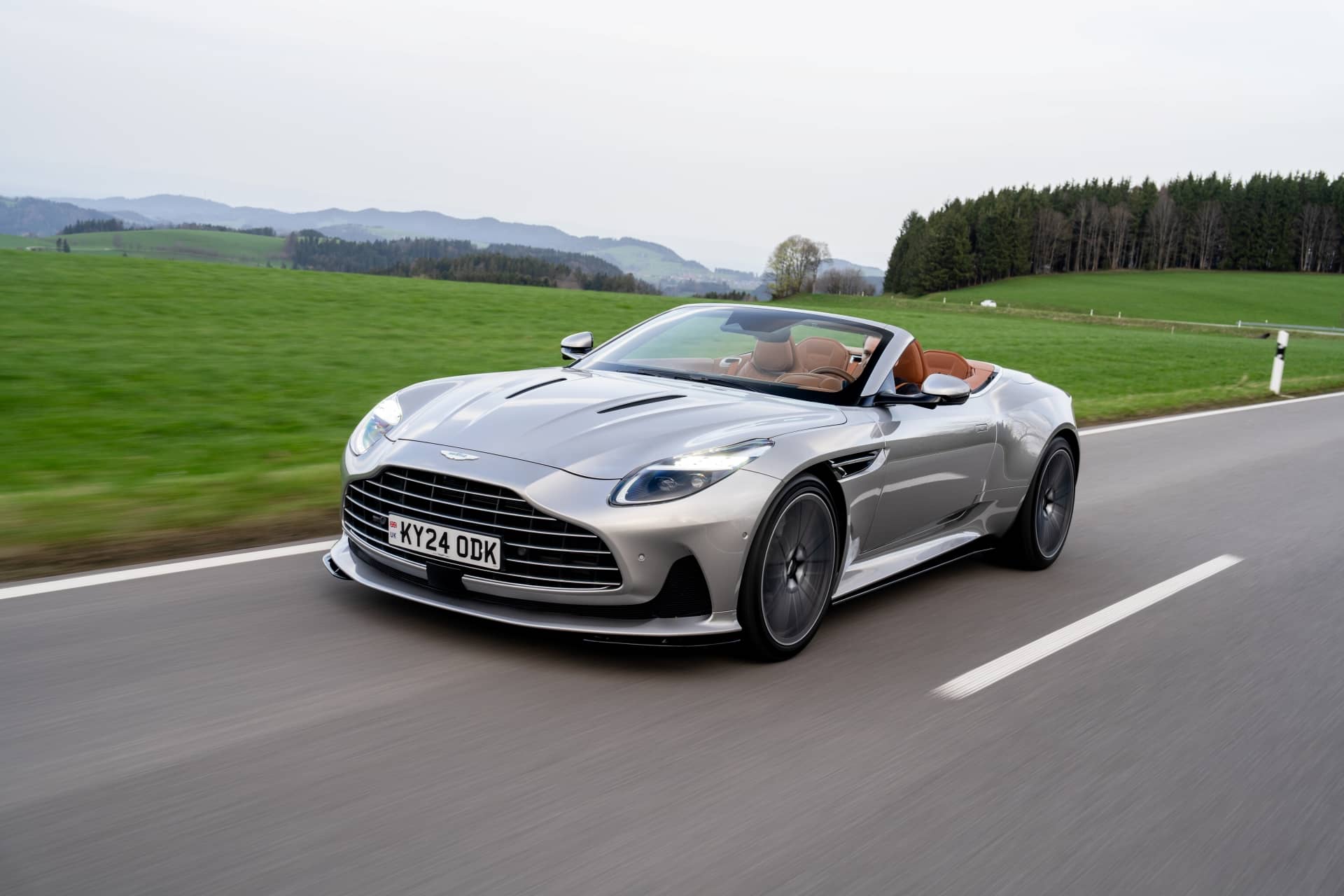 Aston Martin inaugura la era del Super Turismo, tiene 680 CV y ya lo hemos puesto a prueba