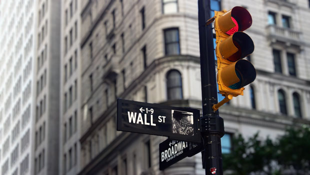 El Nasdaq lidera las ventas en Wall Street ante la cautela de la Fed para bajar los tipos