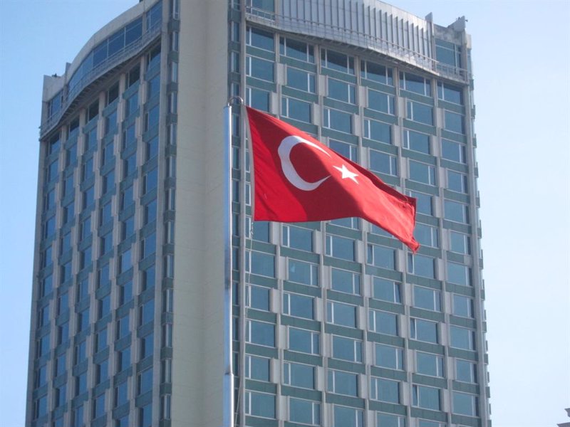 La victoria de la oposición en Turquía puede "mantener la política monetaria restrictiva"