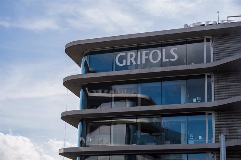 Grifols detalla sus cuentas ante la CNMV y recalcula su deuda al alza en 1.100 millones