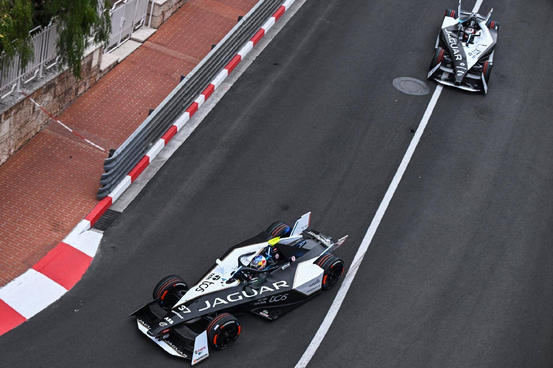 Jaguar celebra su nuevo compromiso con la Fórmula E con un doblete en Mónaco
