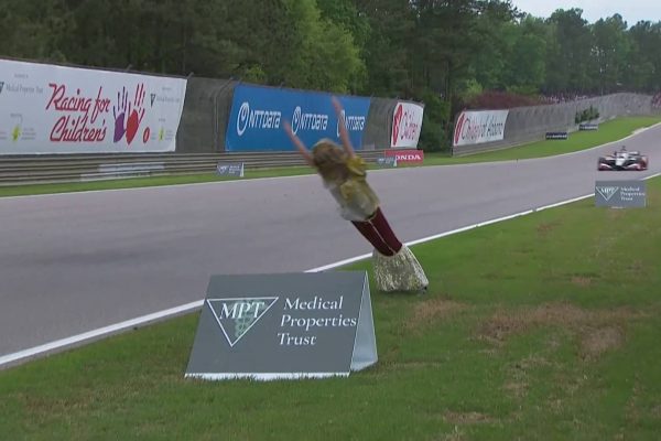 La caída de un maniquí en la IndyCar se convierte en el vídeo viral del fin de semana