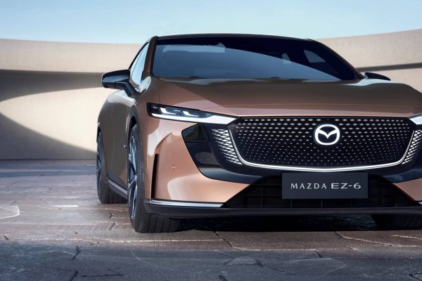 Mitad chino, mitad japonés, este coche esconde el esperado reemplazo del Mazda6