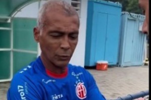 VIDEO | Romario regresa a las canchas