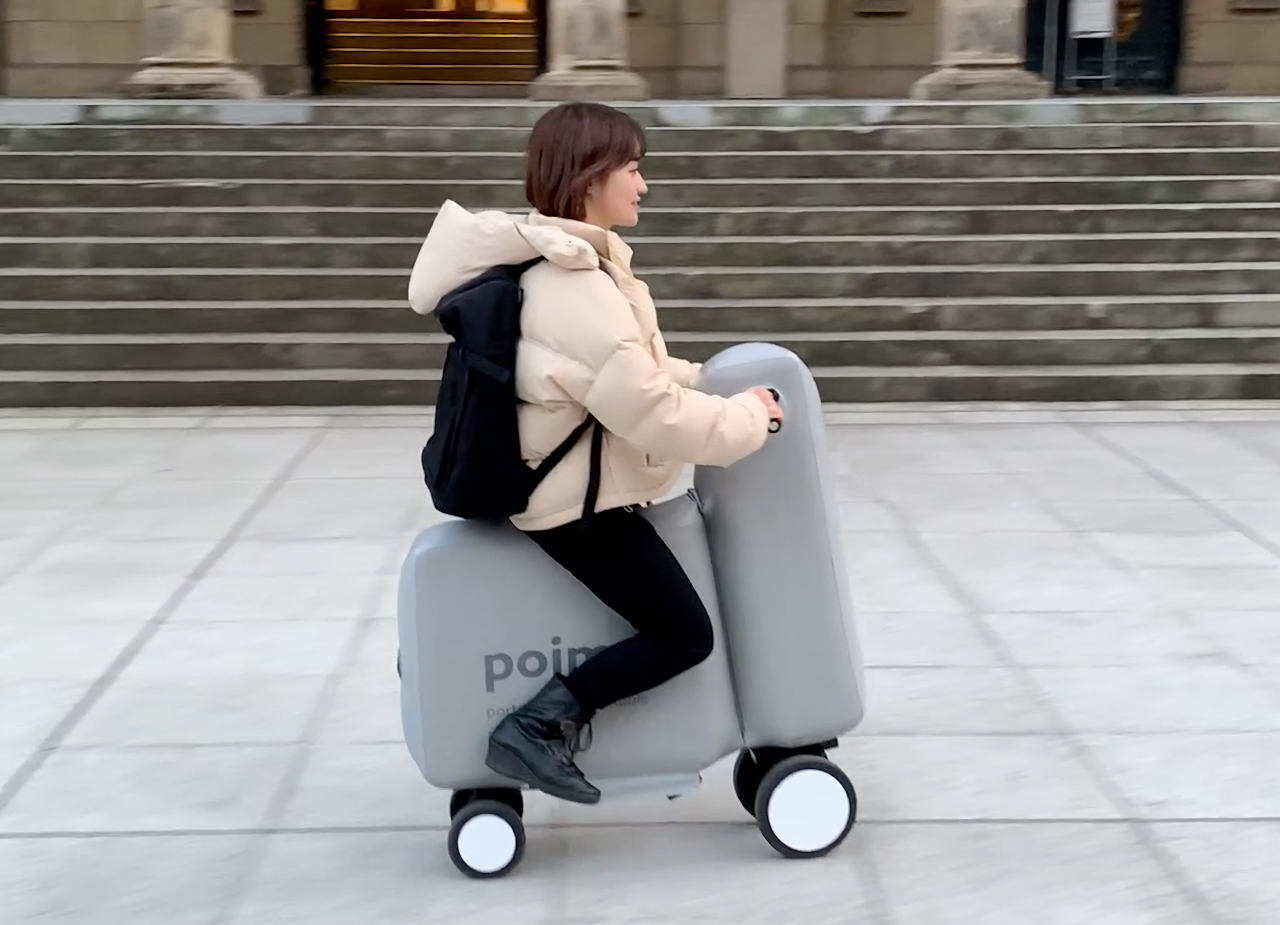 Esta moto hinchable cabe en tu mochila y puede ser la alternativa más económica y liviana al patinete eléctrico