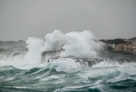 ¿Pero cómo? expertos advierten que los "tsunamis de lagos" son un peligro emergente