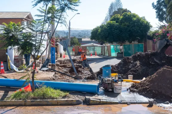 Les entró agua y barro: El catastro de viviendas afectadas por rotura de matriz en La Serena