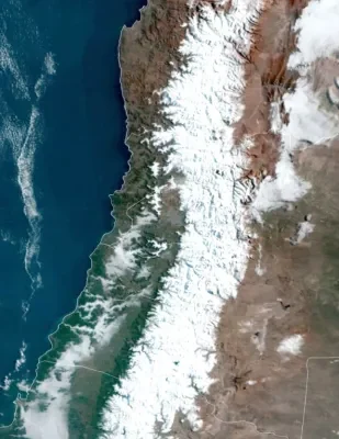 Cordillera se tiñe de blanco: Revisa la cantidad de nieve caída que dejó el sistema frontal en la región