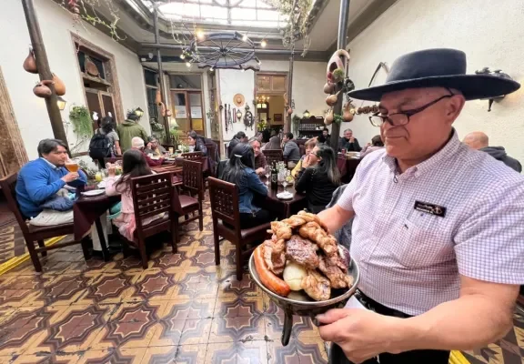 ‘Donde el guatón’: 36 años rescatando las tradiciones y la buena comida chilena