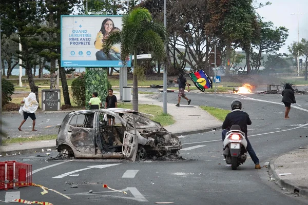 Un muerto y centenares de heridos en la segunda noche de disturbios en Nueva Caledonia