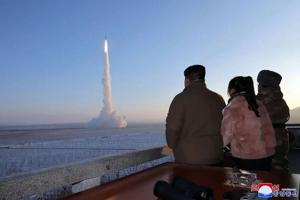 Corea del Norte lanza un misil balstico hacia el mar de Japn