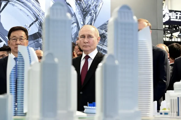 El paseo de Putin por la ciudad de hielo de China que fue fundada por los rusos