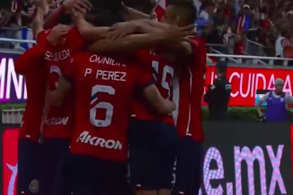 ¿Cansados? Directiva de Chivas se reúne con los jugadores tras ser eliminados