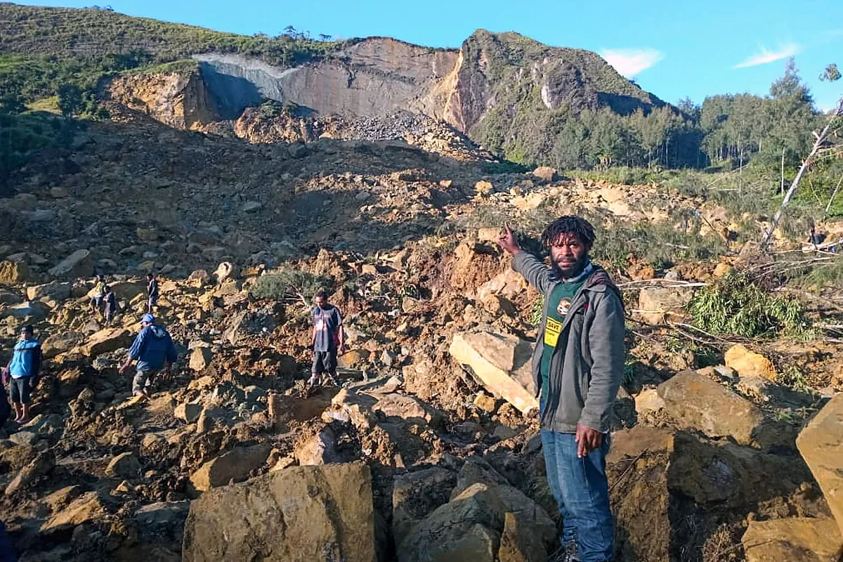 Una avalancha entierra una aldea remota en Papúa Nueva Guinea y deja un centenar de muertos