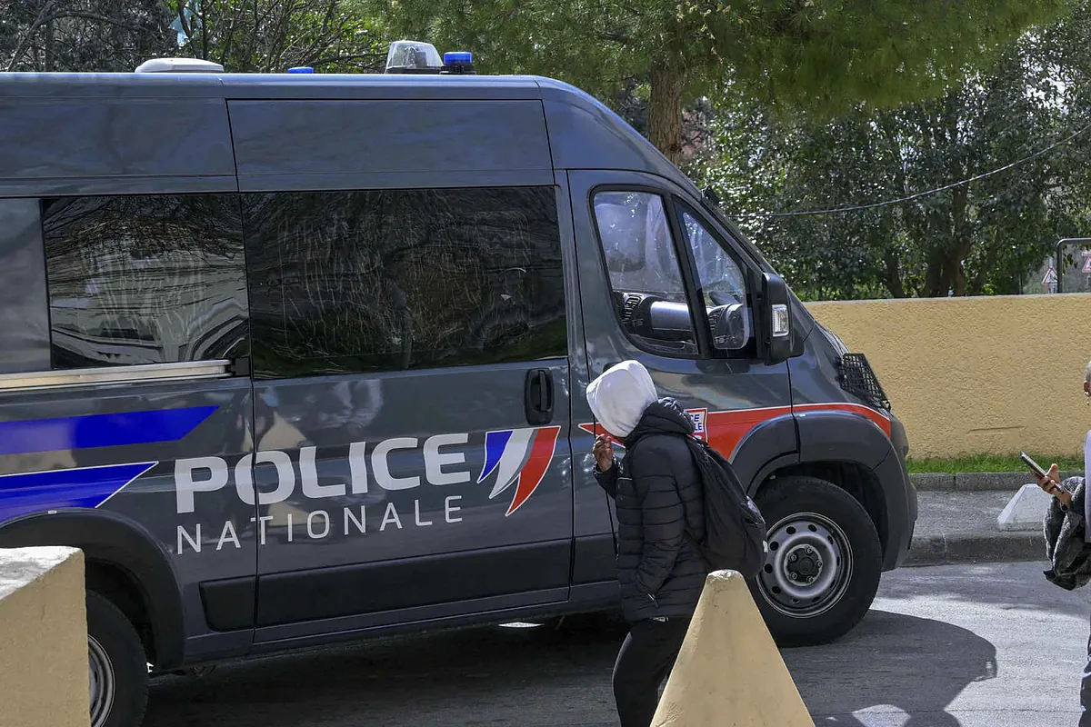 Un muerto y varios heridos por la cada de un rayo en un campo de ftbol en Francia