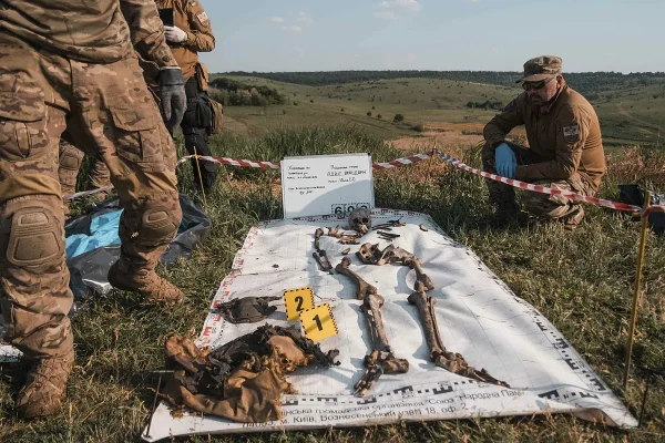 En busca de los cadveres del campo de batalla de Ucrania: "Los muertos nunca mienten"