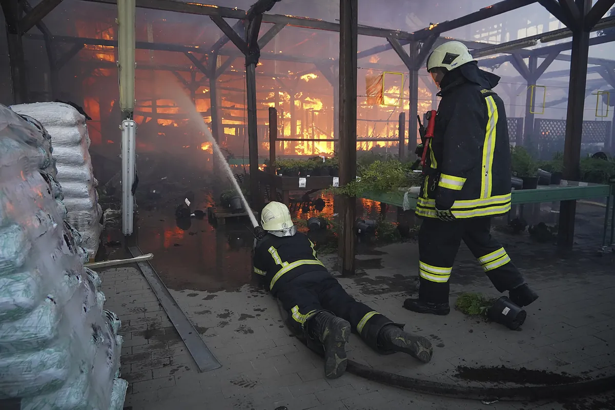 Al menos siete muertos en un ataque ruso contra un hipermercado con ms de 200 personas dentro en Jrkiv