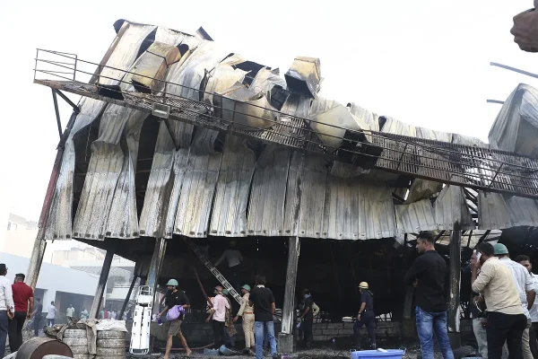 Al menos 25 muertos, la mayora nios, en un incendio en un parque de atracciones en la India