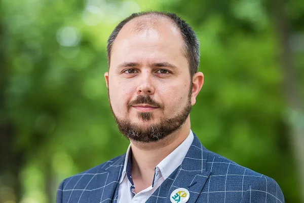 Gabriel Estok, profesor de Ciencias Polticas en Eslovaquia: "La divisin poltica nos ha llevado a un precipicio"