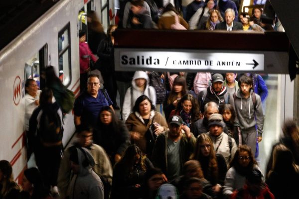 VIDEO - Llegada de Daniel Jadue al Centro de Justicia generó caos en estación Rondizzoni del Metro