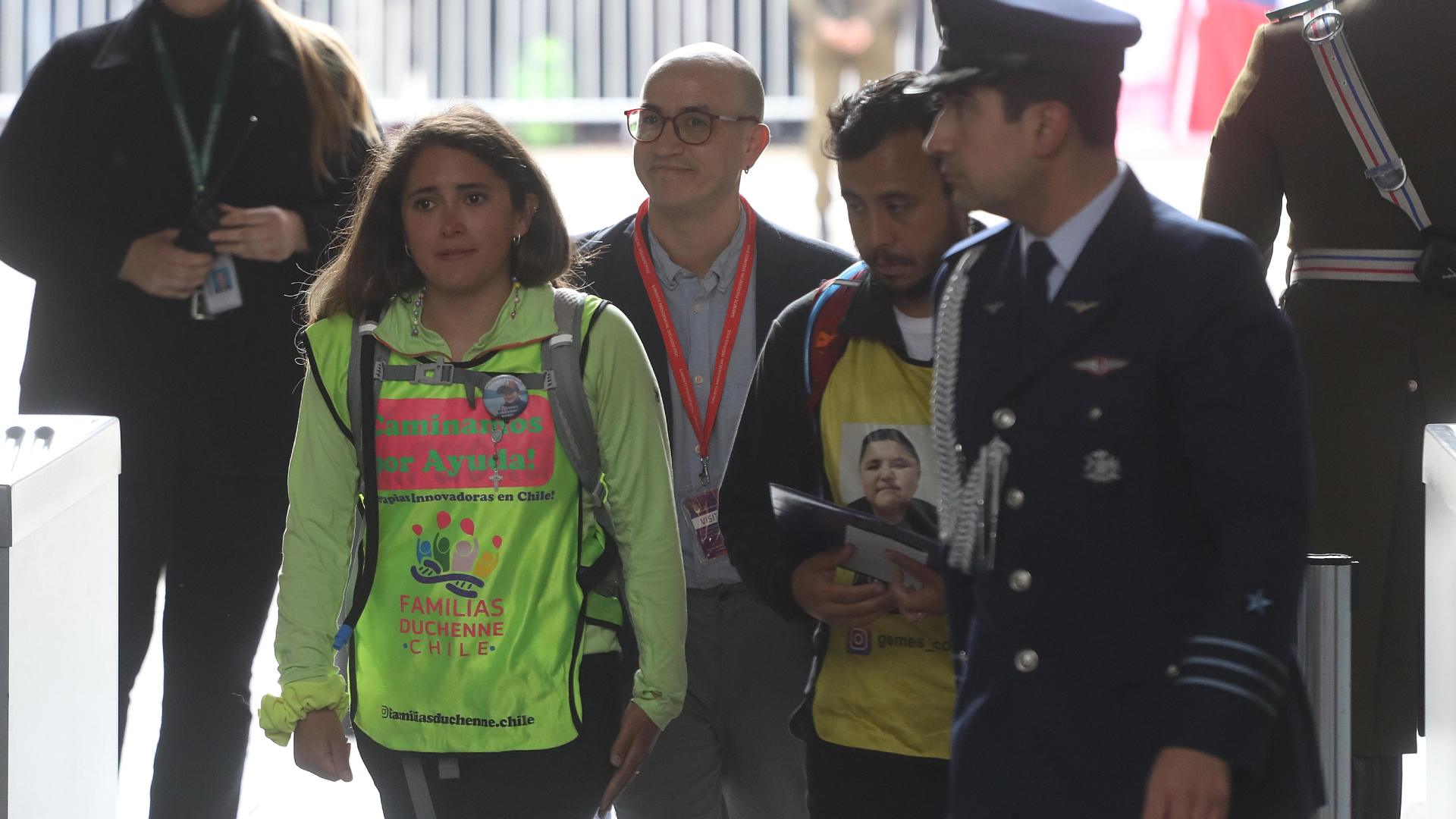 Mamá de Tomás Ross llegó a La Moneda: "Mi hijo sabrá que nació en un pueblo solidario"