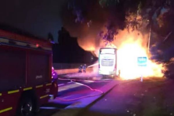 Bus terminó incendiado en Valparaíso: habría sido por desperfecto