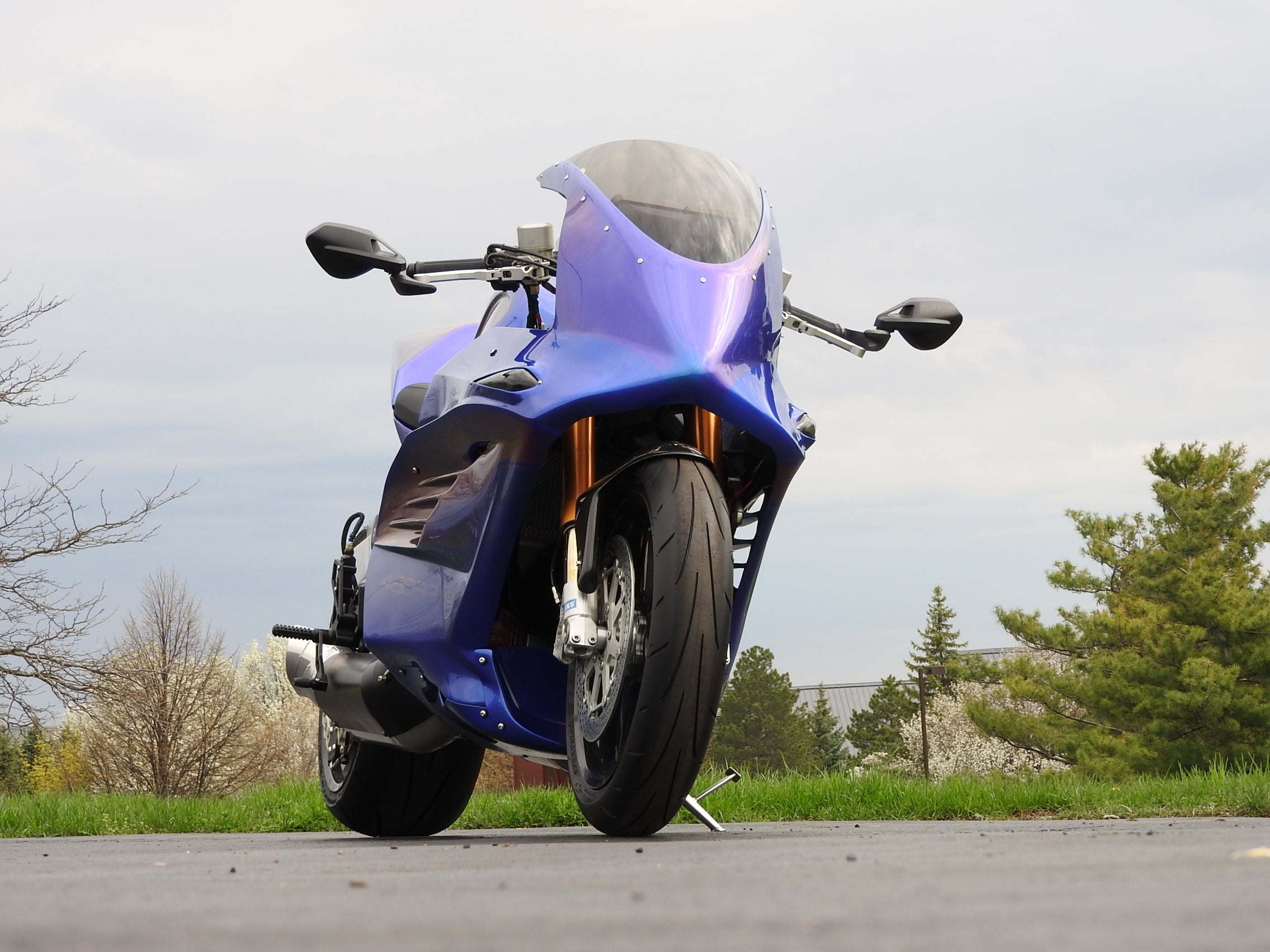 Esta moto de dos marchas puede usar cualquier combustible gracias a su motor Rolls-Royce de 52.000 rpm sacado de un helicóptero