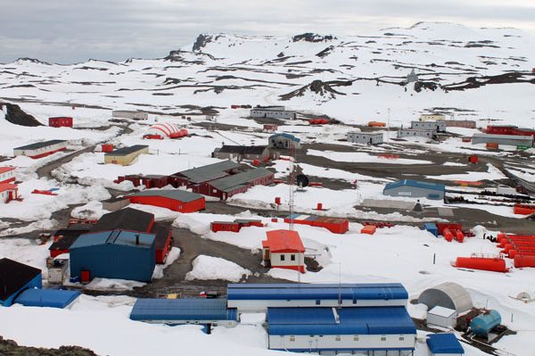 Sesión de Comisión en Antártica suscita molestia en diputados que no viajan