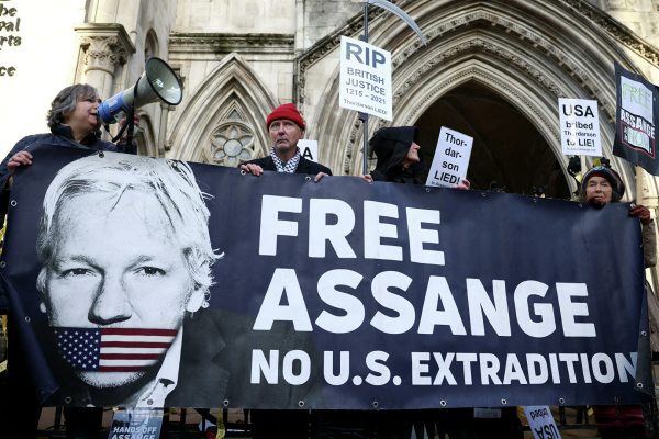 Colegio de Periodistas inicia campaña en apoyo a Assange