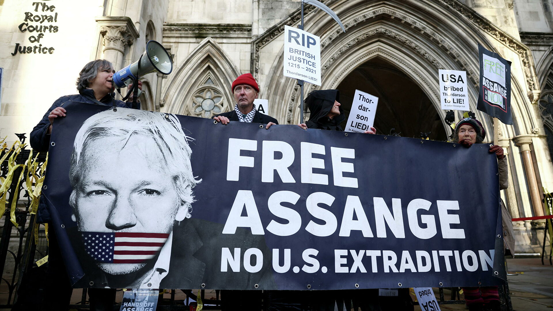 Colegio de Periodistas inicia campaña en apoyo a Assange