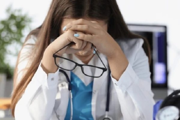 El ‘burnout’ entre el personal sanitario: una “epidemia” que afecta a la calidad asistencial del Sistema Nacional de Salud