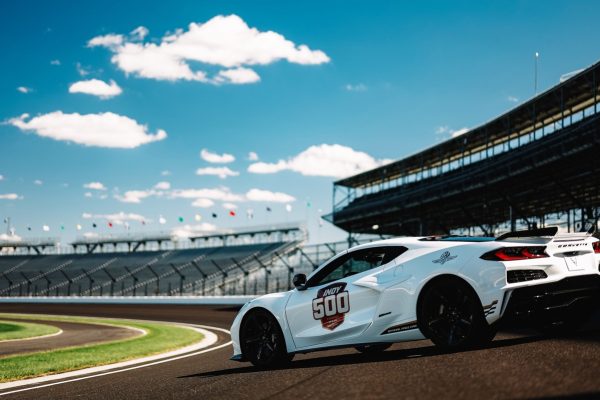 El Corvette E-Ray 3LZ, el híbrido de tracción total, es el Pace Car de la Indy 500