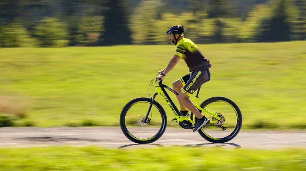 Con brutal motor central de 95 Nm y una batería gigante de 150 km de autonomía, esta ebike SUV de 2.100 euros es la compra inteligente definitiva