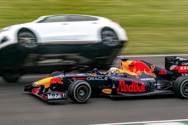 Max Verstappen se aburre y se ha vuelto loco: así va a combinar la F1 este fin de semana con las 24 Horas de Nürburgring y así puedes participar tú también