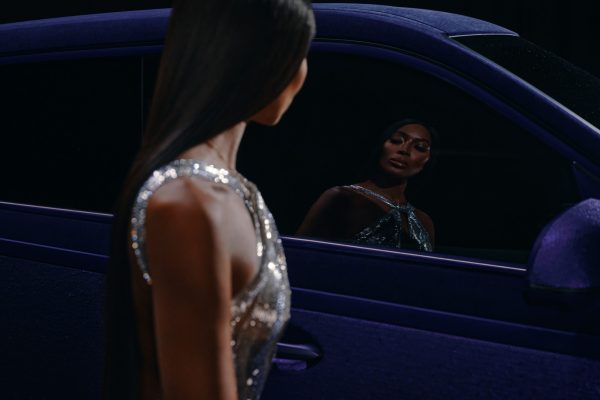 Naomi Campbell ha colaborado en esta edición especial del BMW XM que se presentará en Cannes