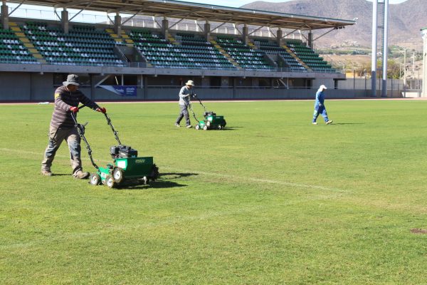 Se inició la resiembra de la cancha del Estadio Municipal Diaguita de Ovalle