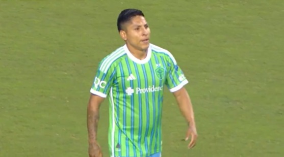 VIDEO: Raúl Ruidíaz marcó gol desde la media cancha en la MLS