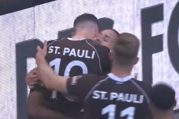 El mítico St. Pauli ascendió en Alemania después de 13 años