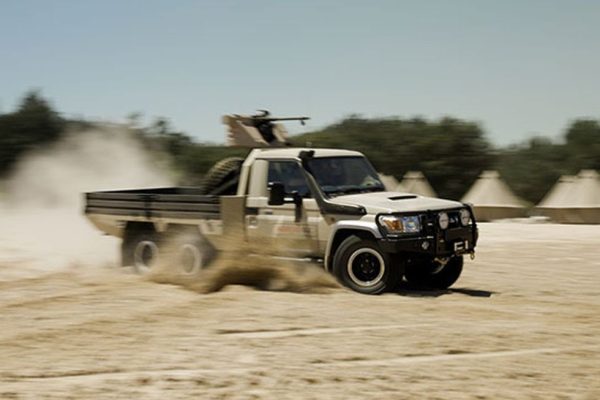 Con tracción 6x6, blindaje y 2.100 km de autonomía, este Land Cruiser es el todoterreno extremo más indestructible del mundo