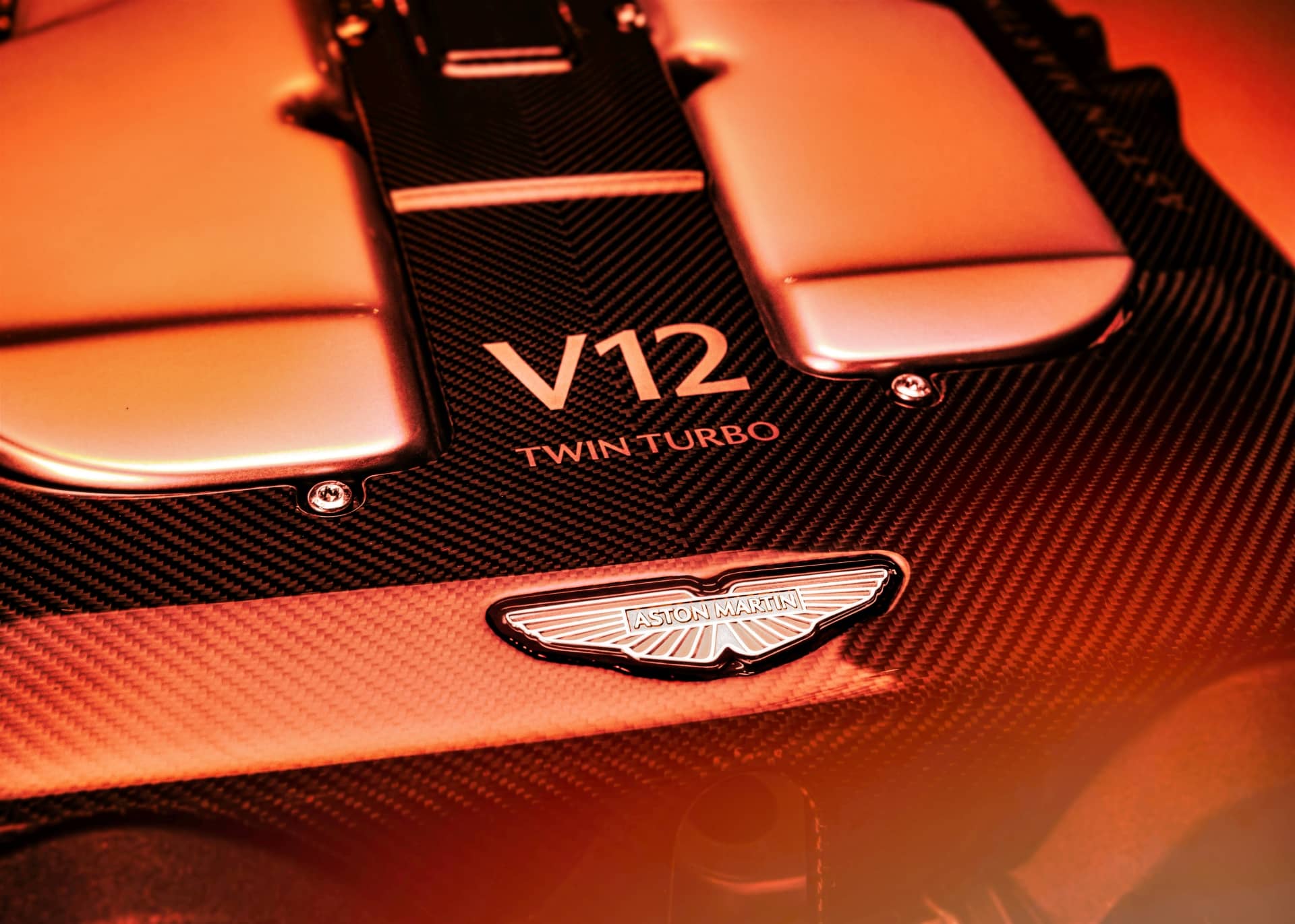 Aston Martin estrena nuevo V12, tiene 835 CV y promete mantenerlo con vida por muchos años