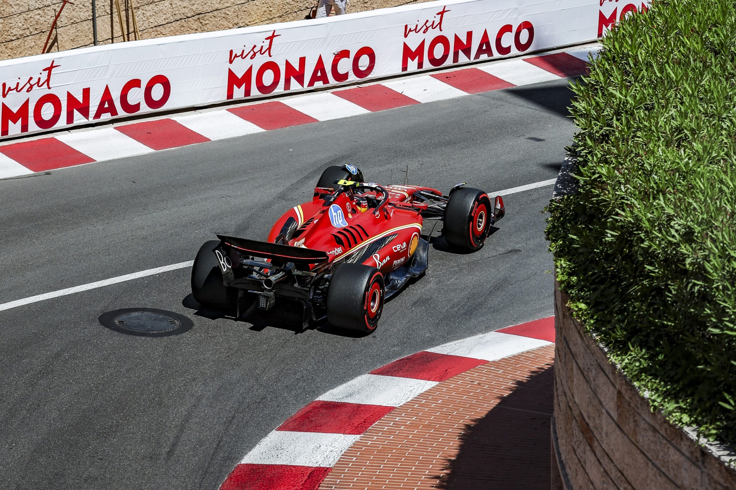 Carlos Sainz se salva del drama y es tercero en Mónaco con Fernando Alonso fuera de los puntos